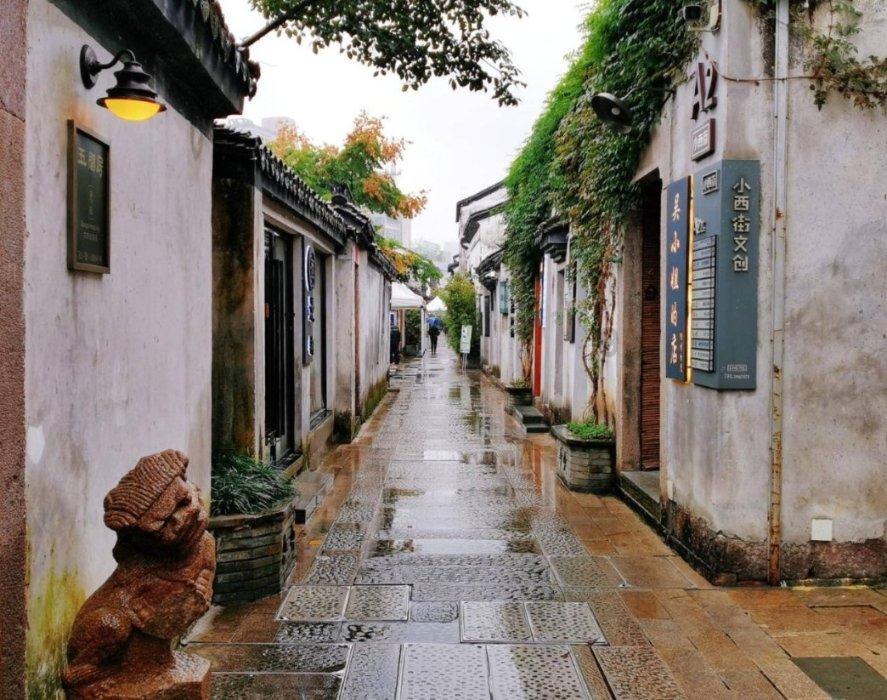 手术次日就让患者“挺直腰板”